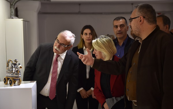 İki Kültürü Birleştiren Sergi